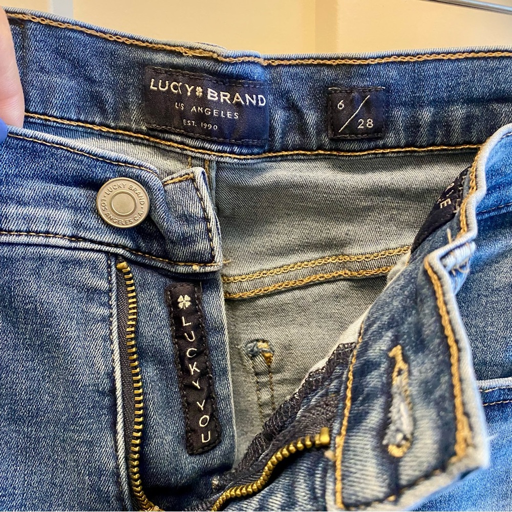 Lucky Brand-Blue Cropped Frayed Hem Jeans-Size 28 - Picture 8 of 11